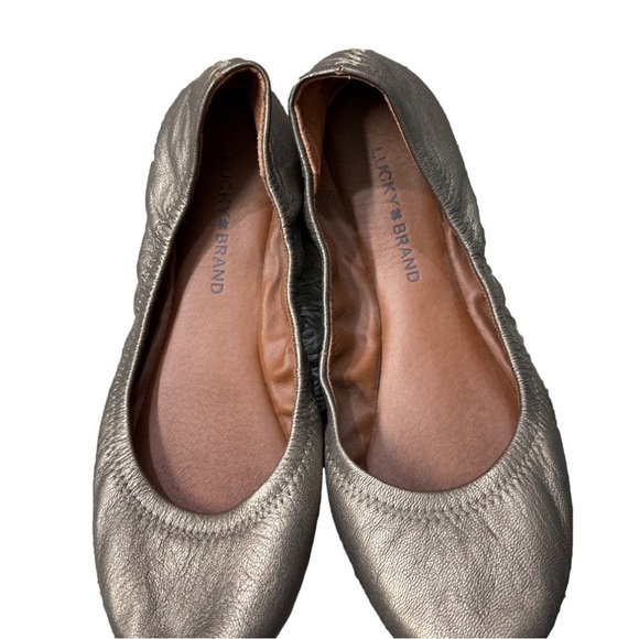 Lucky Brand ‘Emmie’ Ballet Flat in Platinum Size 8.5M - Picture 5 of 8